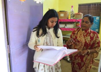 कलेक्टर श्री मति शीतला पटले ने किया आंगनवाड़ी केन्द्र का निरीक्षण