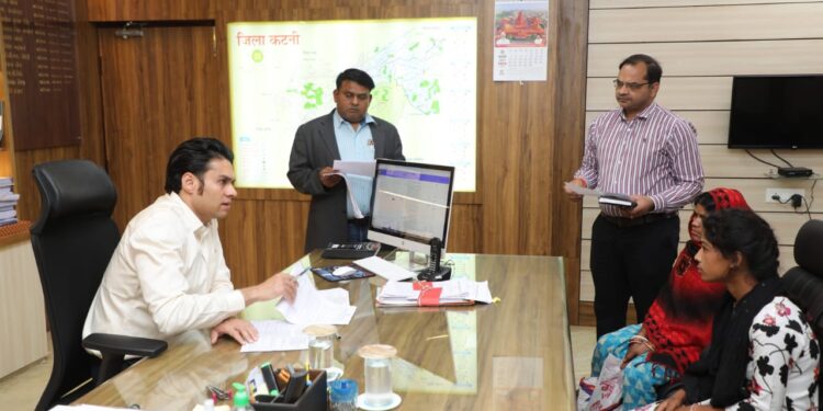 कलेक्टर अवि प्रसाद ने की स्थानीय समाधान के प्रकरणों की समीक्षा शासन से पत्राचार कर करायें अनुग्रह सहायता राशि का भुगतान – कलेक्टर