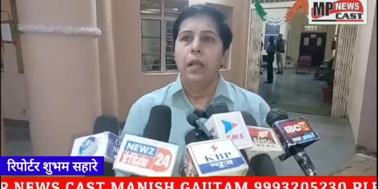 *छिंदवाड़ा विश्वविद्यालय के रजिस्टार को अभी-अभी लोकायुक्त जबलपुर ने रिश्वत लेते हुए रंगे हाथों गिरफ्तार किया !*