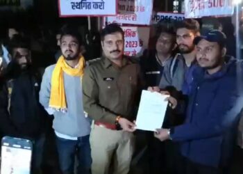 रात 11:30 बजे पीएससी के बाहर चल रहा प्रदर्शन खत्म हुआ। VIDEO