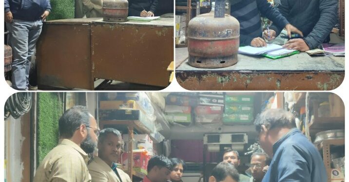 कलेक्टर सोनिया मीना के निर्देशन में जिले भर में चल रही है सघन जांच एवं कार्यवाही,तहसीलदार देवशंकर धुर्वे के नेतृत्व में खाद्य विभाग की टीम ने गैस रिफलिंग सेंटरों पर मारा छापा,कारवाही से मचा हड़कंप..!