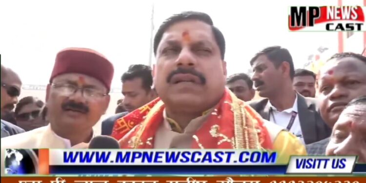नर्मदा जयंती के अवसर पर आज मैंने अमरकंटक में मैया के दर्शन किए एवं यहां सीवरेज ट्रीटमेंट प्लांट का लोकार्पण भी किया। इस पवित्र कार्य से नर्मदा नदी स्वच्छ बनी रहेगी। मां नर्मदा की कृपा सदैव प्रदेशवासियों पर बनी रहे, मैया के चरणों में यही प्रार्थना है : CM
