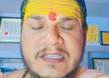 गौवंश हितार्थ के लिए छोडा अन्न और फल आहार अब केवल दूध आहार लेकर नंगे पांव