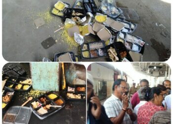 भारत गौरव यात्रा ट्रेन में गुणवत्ताहीन घटिया खाना परोसने पर यात्रियों ने रेलवे प्लेटफार्म पर ही खाना फेंका, महत्वपूर्ण रेलवे जंक्शन पर करीब 45 मिनट तक यात्रियों ने प्लेटफार्म पर किया हंगामा….