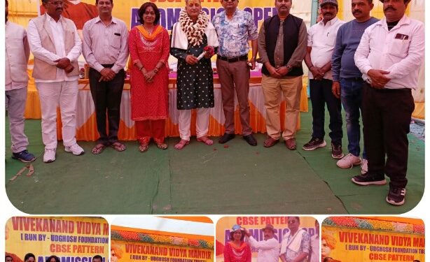 झारखंड विधानसभा के प्रथम अध्यक्ष इंदर सिंह नामधारी ने समाज सेवी अधिवक्ता मंजूषा गौतम को किया सम्मानित——– अधिवक्ता मंजूषा गौतम झारखंड में विधानसभा अध्यक्ष के द्वारा सम्मानित —-