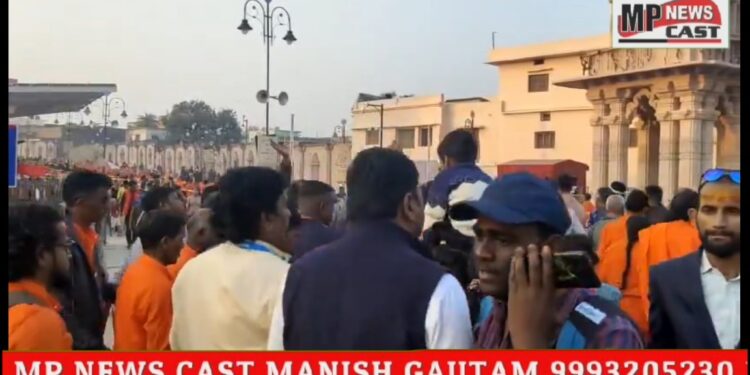 अयोध्या  22 जनवरी को  प्राण प्रतिष्ठा महोत्सव के बाद से 22 फरवरी तक लगभग 60 करोड़ लोगों ने रामलला के दर्शन किए।  श्री राम जन्मभूमि तीर्थ क्षेत्र के कार्यालय प्रभारी प्रकाश कुमार गुप्ता ने बताया कि श्रद्धालुओं ने 20 से 25 करोड़ रुपए दान में दिए।