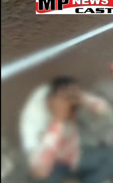 हैवान पति ने पत्नी पर किया जानलेवा हमला देखे VIDEO