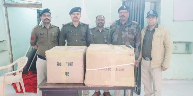 अवैध विस्फोटक सामग्री (पटाखे) कीमती करीबन 01 लाख 30 हजार रूपये के किये जप्त