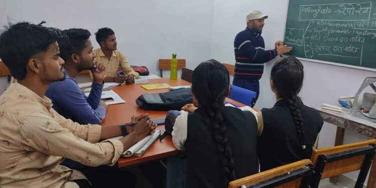 शासकीय तिलक महाविद्यालय में मौद्रिक नीति समीक्षा 2024 पर हुई चर्चा