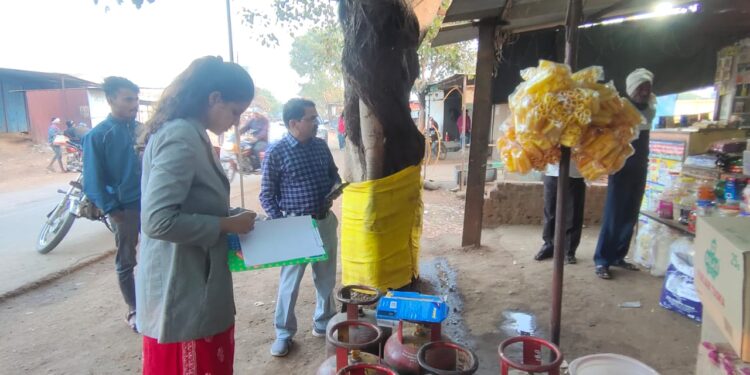 जिले में चल रहा है घरेलू गैस सिलेंडरों की कालाबाजारी का खेल,खाद्य विभाग की छापामार कार्रवाई से मचा हड़कंप,इटारसी में गैस सिलेंडर कालाबाजारी के अवैध कारोबार में रिफिलिंग के दौरान धमाके की घटना को भूल गया प्रशासन सहित खाद्य विभाग…!