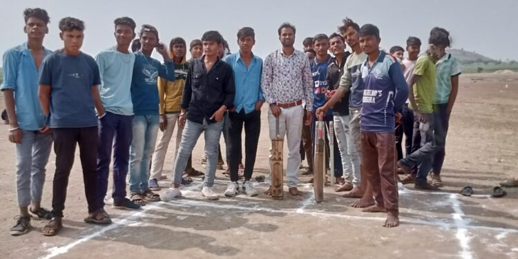 चौरई:- ग्राम पंचायत थांवरी के ग्राम मेहगोरा में लिटिल स्टार क्रिकेट क्लब प्रतियोगिता का हुआ आयोजन