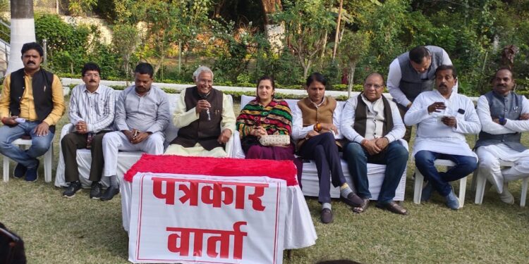 विधानसभा चुनाव में विरोध करने वाले अब गुलदस्ता लेकर खड़े हैं,इन लोगों पर पार्टी को ही करना है कार्यवाही: विधायक डॉक्टर सीतासरन शर्मा…. वीडियो