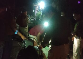 *ग्रामीणों ने पकड़ी अवैध शराब, ठेकेदार गुर्गों से करवा रहा मेले में बिक्री एवं गांव -गांव सप्लाई* VIDEO