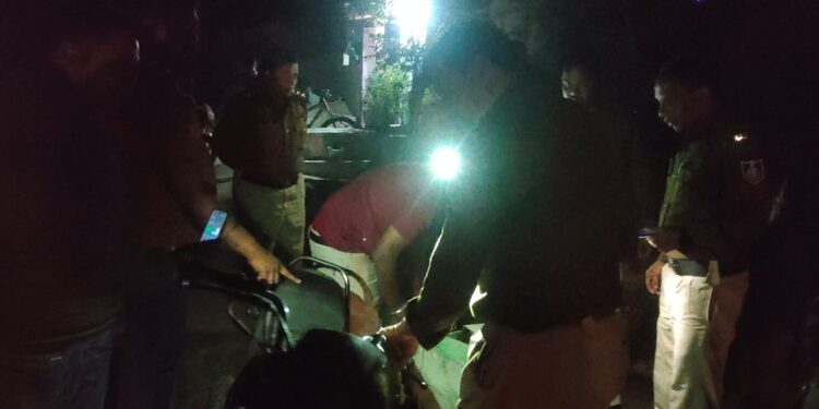 *ग्रामीणों ने पकड़ी अवैध शराब, ठेकेदार गुर्गों से करवा रहा मेले में बिक्री एवं गांव -गांव सप्लाई* VIDEO