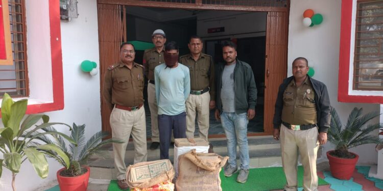 *थाना विजयराघवगढ़ के द्वारा अवैध शराब के विरुद्ध ताबड़तोड़ कार्यवाही* *03 आरोपियों से क़रीब 80 लीटर शराब जप्त* *02 आरोपियों को सार्वजनिक स्थल में शराब पीते पकड़ा*