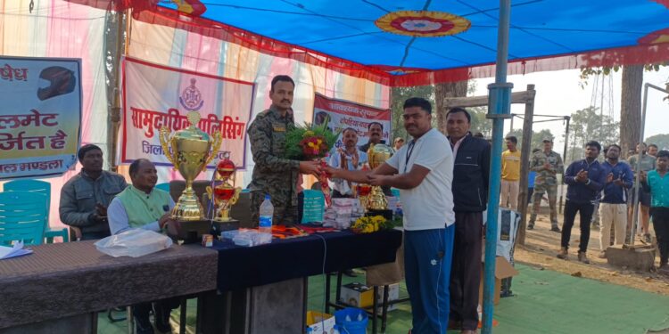 *सामुदायिक पुलिस के तहत जरूरतमंदों को बांटा कंबल, पुलिस हर कदम पर आम लोगों के साथ*