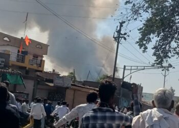 हरदा की पटाखा फैक्ट्री में ब्लास्ट,जबरजस्त विस्फोट से हाहाकार मचा,बेकाबू आग से फैली अफरातफरी,मौके पर दमकल पहुंची,बचाव व राहत कार्य जारी…।