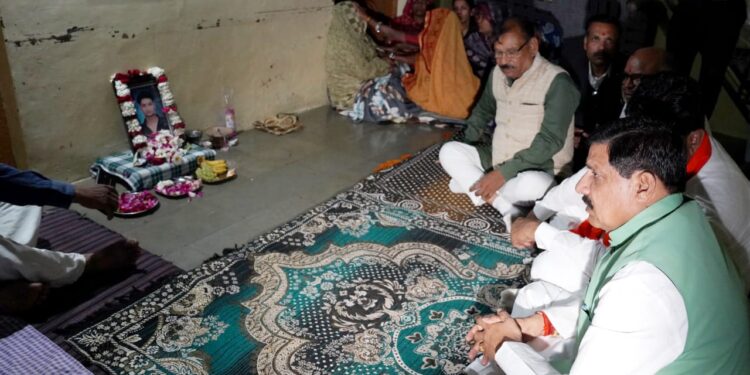 *मुख्यमंत्री डॉ. यादव ने बैरागढ़ में घटना स्थल का जायजा लिया* *मृतक के घर पहुँचकर शोक संवेदनाएं प्रकट की*