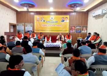 भाजपा कार्यालय में लोकसभा चुनाव को लेकर महत्वपूर्ण बैठक संपन्न। प्रधानमंत्री श्री नरेंद्र मोदी जी को रोकने के लिए षड्यंत्रकारी शक्तियां गठबंधन कर रही है* *कार्यकर्ता भाजपा को ऐतिहासिक बहुमत दिलाकर षड्यंत्रकारियों को करारा जवाब दें – अजय जामवाल*