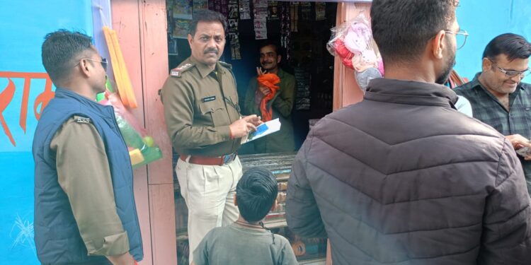 थाना प्रभारी बहोरीबंद द्वारा एवं तहसीलदार गौरव पांडे जी के साथ संयुक्त जांच कर क्षेत्राधिकार के अस्थाई पटाका लाइसेंसधारी व्यापारियों के दुकान व मकान में तलाश की गई।