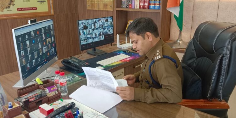 पुलिस अधीक्षक अभिजीत रंजन ने गूगल मीट वीडियो कान्फ्रेंस ली