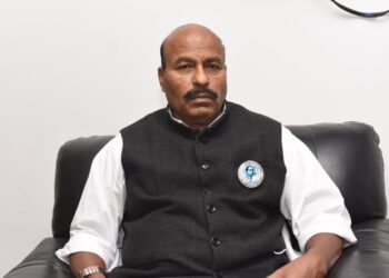 टीकमगढ़ और छतरपुर रेलवे स्टेशन पर खाद की रैक लगने से किसानों को समय पर मिलेगी पर्याप्त खाद*