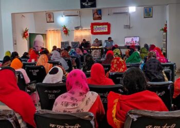 लाडली बहना कार्यक्रम का लाइव प्रसारण साहित्य भवन में नगर पालिका अध्यक्ष के मुख्य आतिथ्य में आयोजित किया गया