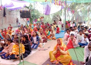 अवध में जन्मे रघुराई घर-घर बज रही बधाई