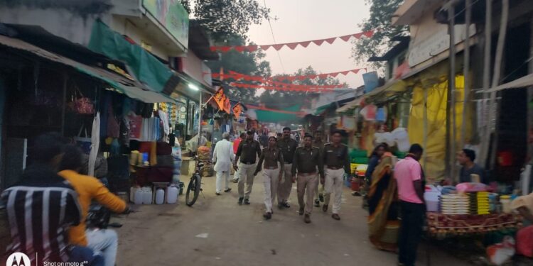 पुलिस विभाग द्वारा बाजार क्षेत्र का भम्रण किया गया