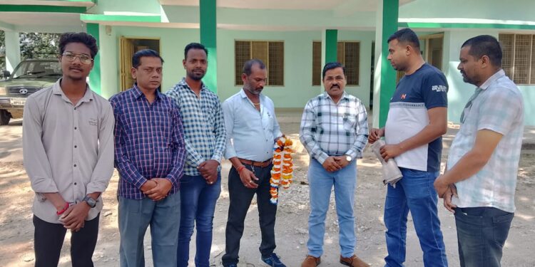 *पत्रकार संघ अंजनियां नें किया,वन कर्मचारी संघ के नवनिर्वाचित जिला अध्यक्ष बाल सिंह ठाकुर का सम्मान*