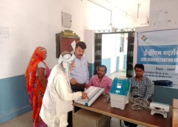 कलेक्ट्रेट परिसर सहित सभी आर ओ स्तर पर स्थापित है मतदाताओं की सुविधा के लिए जिला कॉन्टेक्ट सेंटर 1950 एवं ईव्हीएम प्रदर्शन केन्द्र