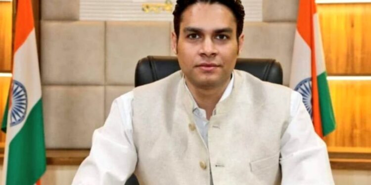 *यदि माता-पिता नहीं पाल पा रहे बच्चों को, तो इन्हे त्यागें नहीं ‘‘पालना’’ घर में दें*  *कलेक्टर श्री प्रसाद की अपील जिले का हर बच्चा अनमोल है, त्यागें नहीं, परवरिश के लिए बालगृह को सौपें*