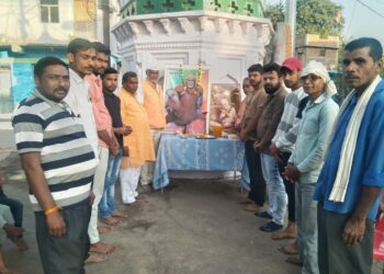 संत गाडगे महाराज जी की 149वीं जयंती मनाई गई, समाज में फैली बुराइयों को दूर करने में हमेशा लगे रहे बाबाः-यशवंत रजक