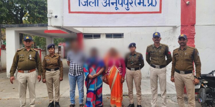 अवैध सम्बंधों के कारण मारपीट और अपमानित करने से प्रताडित होकर महिला द्वारा फांसी लगाने के मामले में 5 आरोपियो पर आत्महत्या के लिये दुष्प्रेरण का अपराध दर्ज 3 आरोपी गिरफ्तार देखे VIDEO