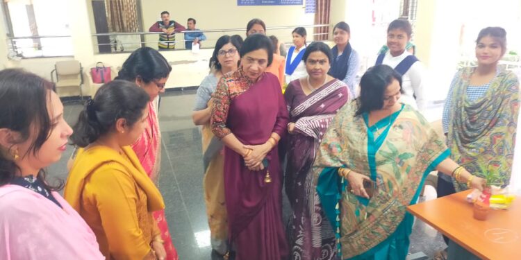 शा.गृहविज्ञान स्नातकोत्तर महाविद्यालय में प्राचार्य डॉ कामिनी जैन के निर्देशन में वार्षिक उत्सव चहक के अंतर्गत विभिन्न गतिविधियों का हुआ शुभारंभ एवं संचालन…..