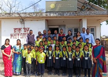 फर्स्ट डे स्कूल के छात्र पहुंचे डाकघर,, किया सामुदायिक सेवा के कामकाज से परिचित,,,