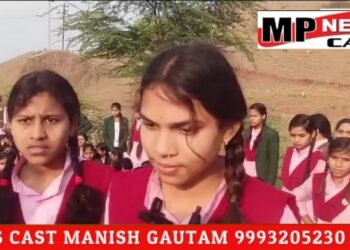 कलेक्टर से मिलने के लिए 12 KM पैदल चले 200 स्टूडेंट्स हॉस्टल में खराब भोजन, स्कॉलरशिप न मिलने,