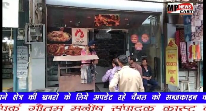 नगर निगम आयुक्त के निर्देश पर बींच सड़को मे बढ़ाकर चला रहे दुकानदारो पर की गई कार्यवाही, अतिक्रमण हटाया
