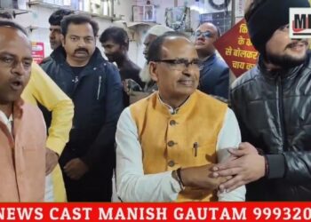 कटनी में रात को गपशप और मुन्ना भाई एमबीबीएस की चाय की दुकान पर गर्म चाय की चुस्कियाँ…शिवराज सिंह चौहान  देखे VIDEO