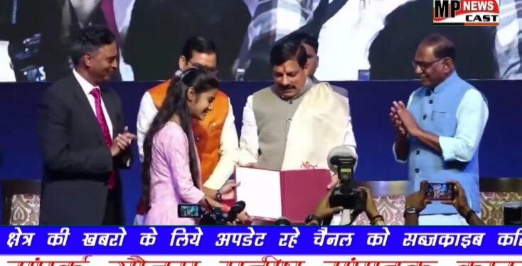 मुख्यमंत्री डॉ. मोहन यादव ने आज प्रदेश की बेटियों को विभिन्न संस्थानों में जॉब के लिए नियुक्ति पत्र प्रदान किए। मुख्यमंत्री ने सभी को बधाई व उज्ज्वल भविष्य के लिए शुभकामनाएं दीं।