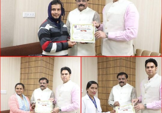 गुरुवार को आयोजित ऑनलाईन फाइलेरिया क्विज प्रतियोगिता में पड़रिया निवासी रेशम निहाले ने प्राप्त किया प्रथम स्थान