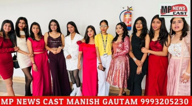 *सायना महाविद्यालय फैशन शो का हुआ शानदार प्रदर्शन।*   *रेड हाउस को हराकर येलो हाउस की महिला क्रिकेट टीम ने शानदार प्रदर्शन कर विजय प्राप्त की।*