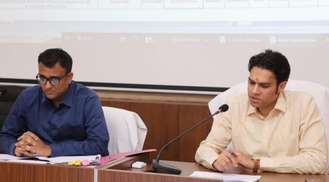 शिकायतों के निराकरण के प्रति संवेदनशील और जवाबदेह बने अधिकारी  समय-सीमा की बैठक में कलेक्टर श्री प्रसाद का अफसरों को निर्देश