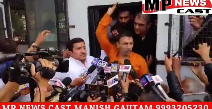 भोपाल में युवा कांग्रेस का प्रदर्शन, पीसीसी चीफ जीतू पटवारी ने कहा सरकार ने दो लाख नौकरियां और हर घर को रोजगार देने की बात कही थी, ये जुए-सट्‌टे की सरकार का विरोध है, मध्य प्रदेश का युवा हर स्तर पर इसका विरोध करेगा देखे VIDEO