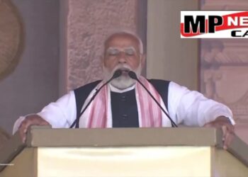 असम  PM नरेंद्र मोदी ने गुवाहाटी के वेटरनरी कॉलेज से ‘मां कामाख्या मंदिर कॉरिडोर’ का शिलान्यास किया, पूर्वोत्तर राज्यों से जुड़ी 11 हजार 600 करोड़ रुपए की #परियोजनाओं का भी किया लोकार्पण, देखें VIDEO 