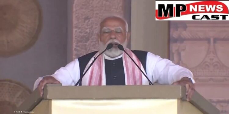 असम  PM नरेंद्र मोदी ने गुवाहाटी के वेटरनरी कॉलेज से ‘मां कामाख्या मंदिर कॉरिडोर’ का शिलान्यास किया, पूर्वोत्तर राज्यों से जुड़ी 11 हजार 600 करोड़ रुपए की #परियोजनाओं का भी किया लोकार्पण, देखें VIDEO 