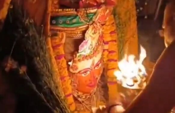 बाबा महाकाल का सरस्वती रूप में श्रृंगार, सरसों के पीले पुष्प अर्पित उज्जैन बसंत पंचमी पर देखे VIDEO