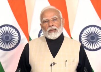 बजट में वंदे भारत स्टैंडर्ड की 40,000 आधुनिक बोगियां बनाकर उन्हें सामान्य यात्री ट्रेनों में लगाने का ऐलान किया गया VIDEO