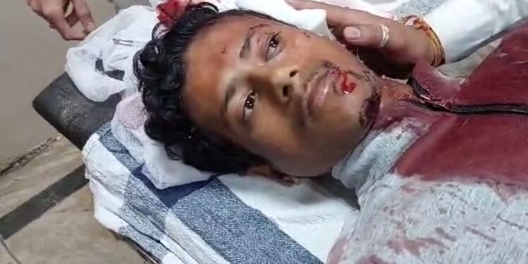 जबलपुर के कोतवाली थाना अंतर्गत चेरिताल इलाके में दो युवको परचाक़ू और तलवार मारकर घायल कर दिया.