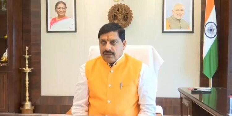 हरदा में पटाखा फैक्ट्री में हुई घटना दु:खद है। घटना की जांच के लिए कमेटी का गठन किया गयाबाबा महाकाल से सभी घायलों के शीघ्र स्वास्थ्य लाभ की कामना करता हूं : CM